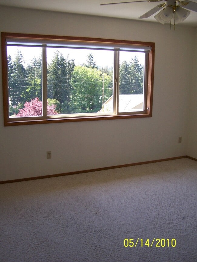 Photo - Spacious Home in Beautiful Neighborhood!