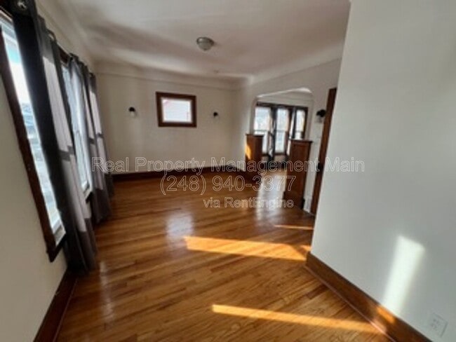 Photo - 9176 Chamberlain St