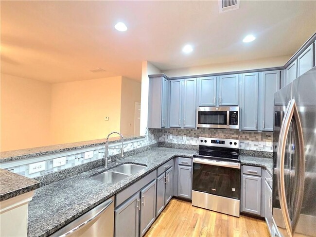 Photo - 3044 Cedar Glade Ln NE