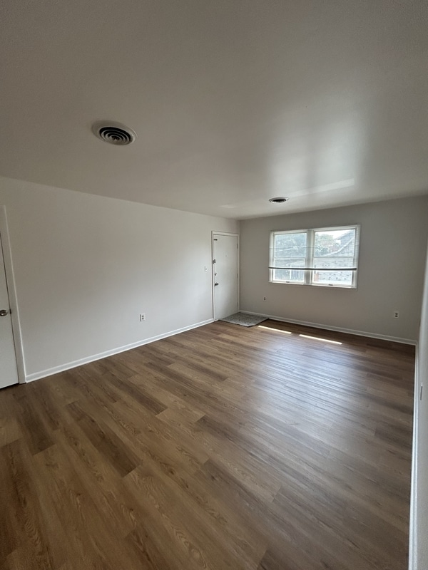 Photo - 302 Hillside Dr