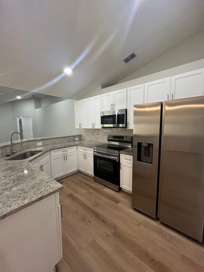Photo - Spacious 4 Bedroom Home in Pine Grove!