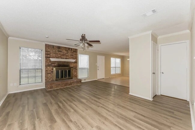 Photo - 1459 Thistlewood Ln