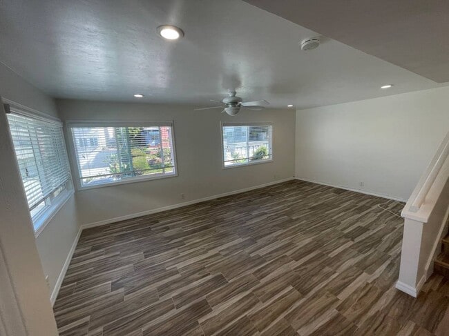 221 W Escalones