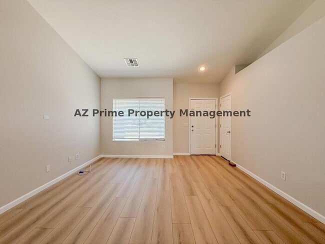 Photo - 11322 W Buchanan St