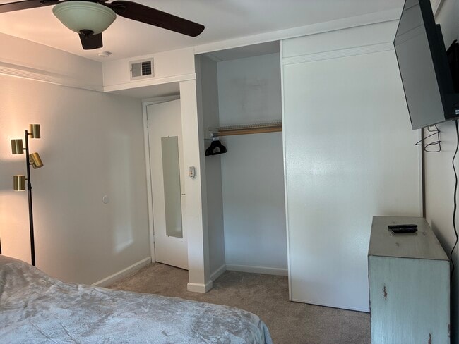 Fotografía del edificio - 25718 Hogan Dr Unidad C2