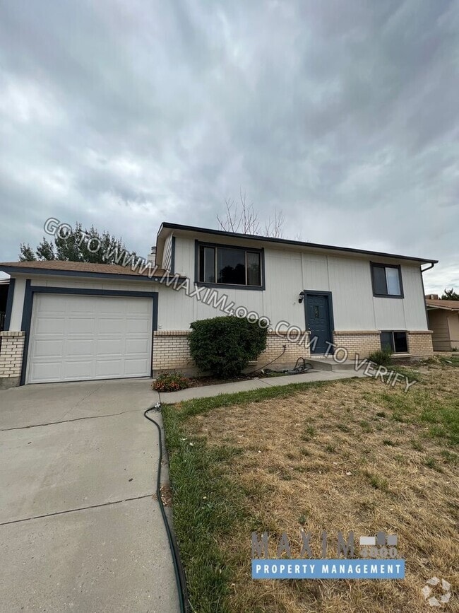 Building Photo - 494 1/2 ANJOU DRIVE - GREAT 4BR - NEW FLOO... Rental