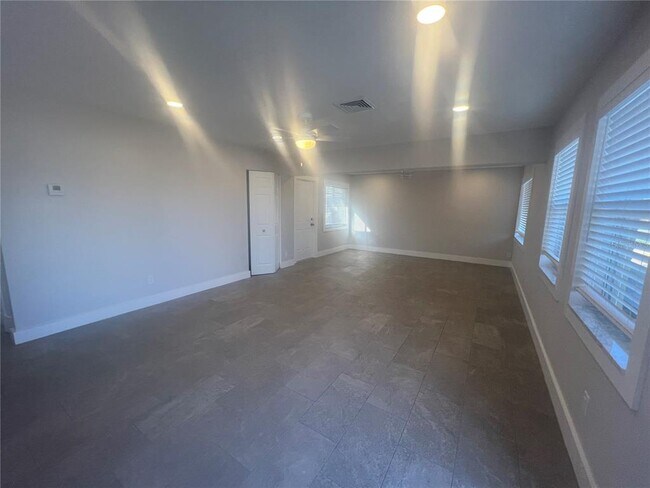 Photo - 322 Lasayette Dr NE