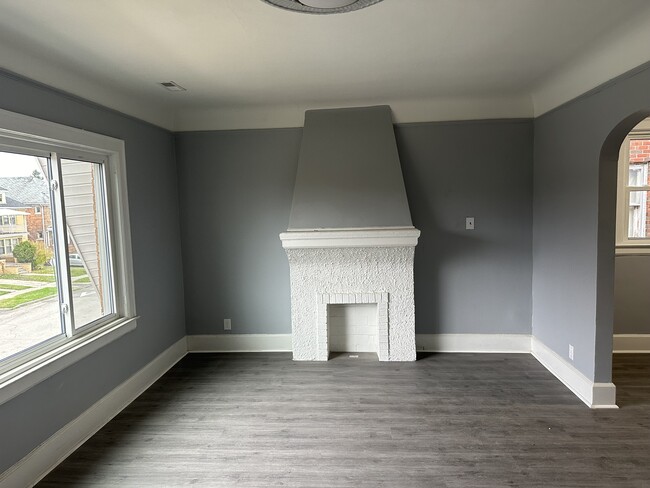 Building Photo - 2936 Pasadena St Rental