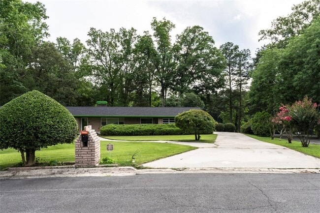 Building Photo - 2560 Piney Wood Ln Unit 3