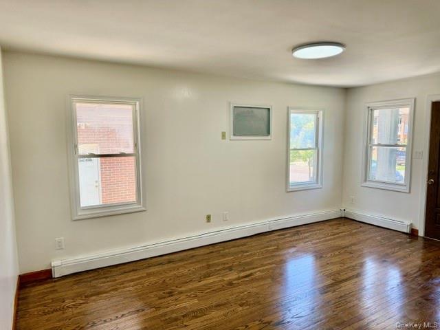 Photo - 246-14 61st Ave