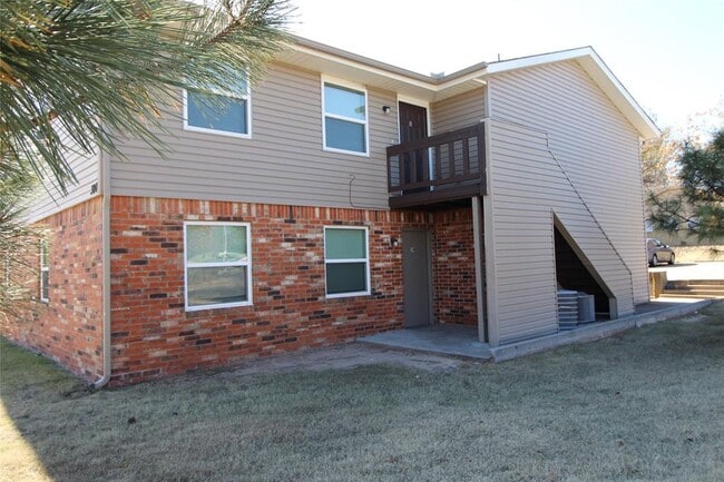 Building Photo - 300 Chalmette Dr Unit A