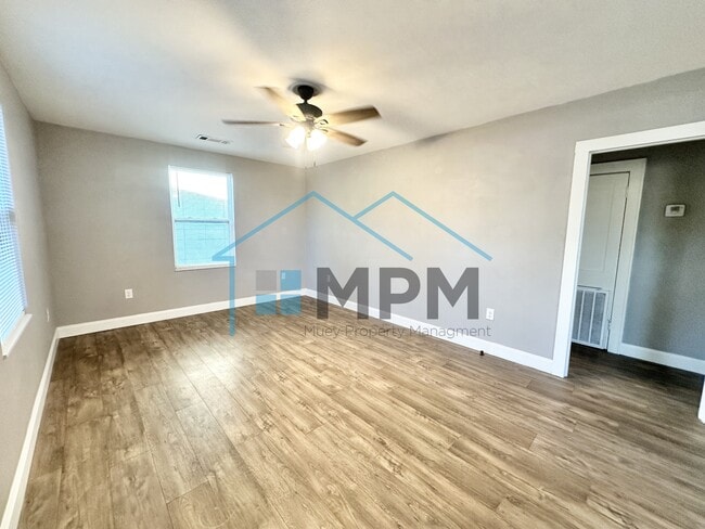 Photo - 119 S Riverbend Dr