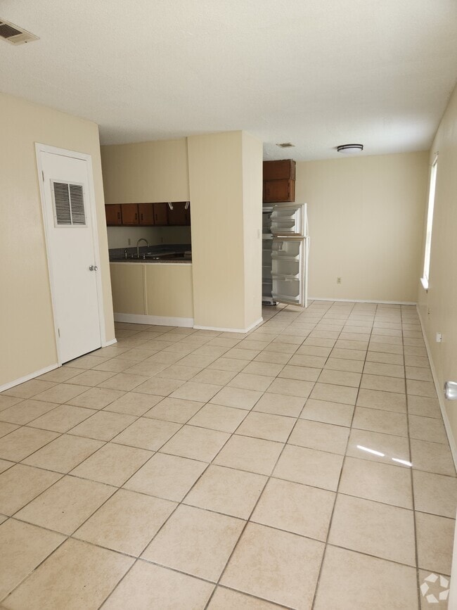 Building Photo - 617 Woodsman Dr Rental