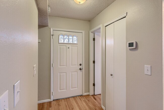 Photo - 3 Bedroom 3 Bath in Littleton next to horseshoe park!!