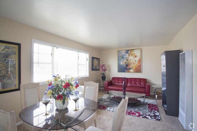 Interior Photo Small 1b1b