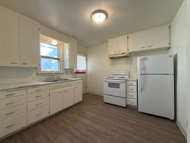 Photo - 320 E Indiana Ave Unit B