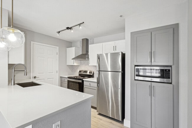 Building Photo - Lennox Rental
