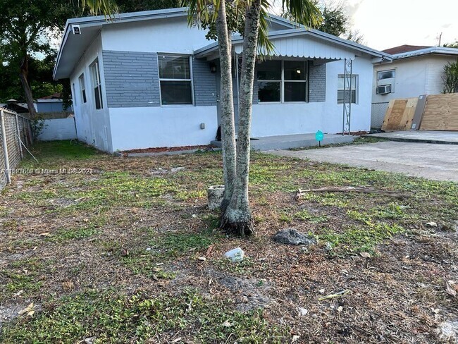 Building Photo - 2238 McClellan St Rental