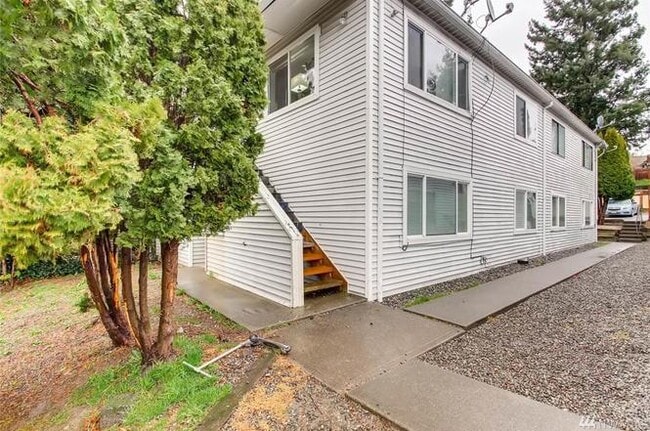 Building Photo - 8430 Delridge Way SW Unit 4