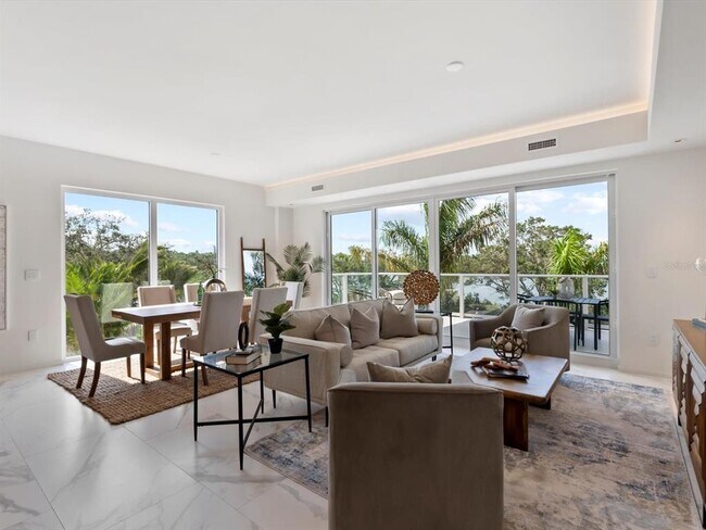 Building Photo - 1020 Sunset Point Rd Unit 213