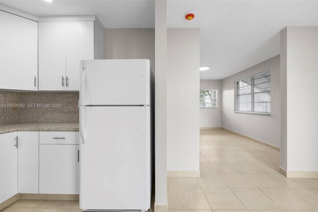 Photo - 85 W 24th St Unidad 85