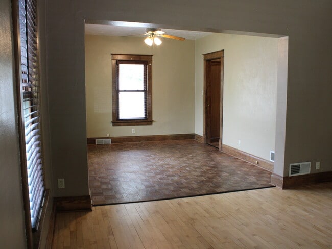 Photo - 107 E 11th St