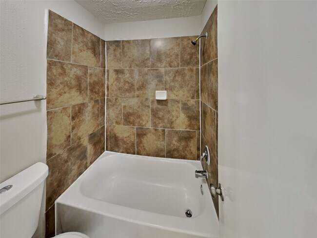 Photo - 20211 Cottonglade Ln