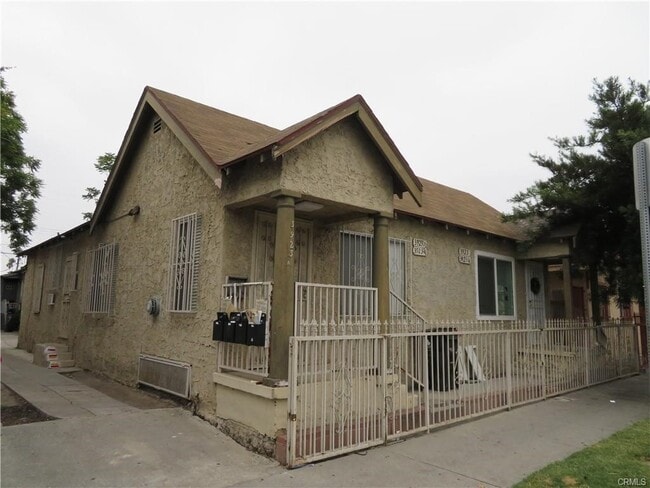 Building Photo - 3923 Normandie Ave