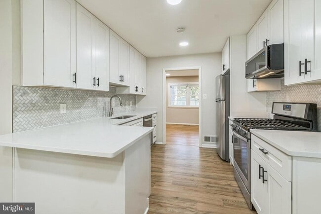 Photo - 8309 McNeil St