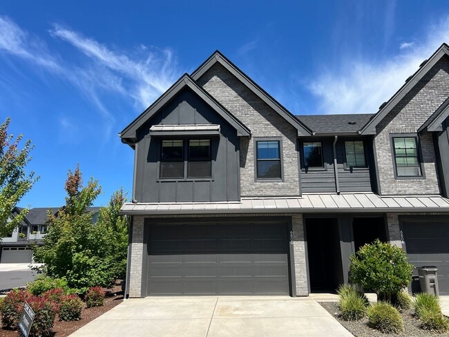 Building Photo - 6800 NE 131st Way