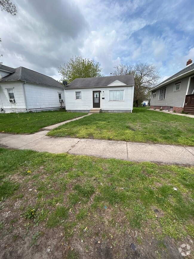 Building Photo - Coming Soon – Updated 2-Bedroom, 1-Bathroo... Rental