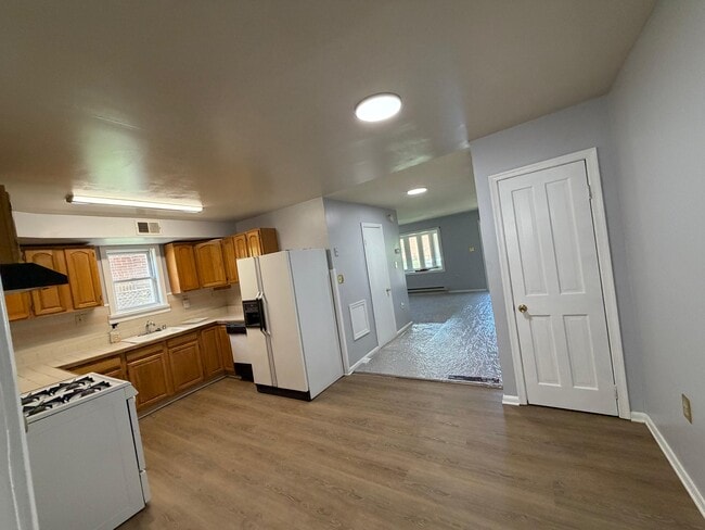 Photo - 405 47th St NE
