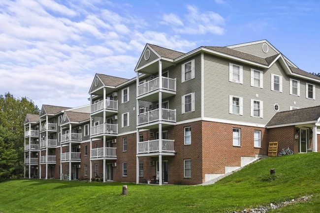Building Photo - 59 Ponemah Hill Rd Unit 1-108