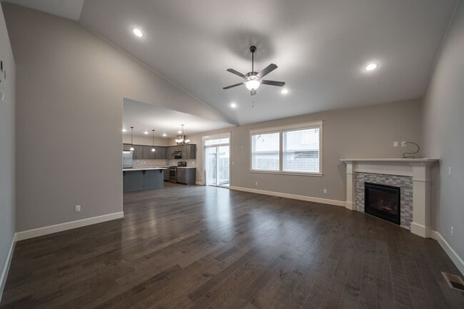 Building Photo - 9965 SE Taggart St