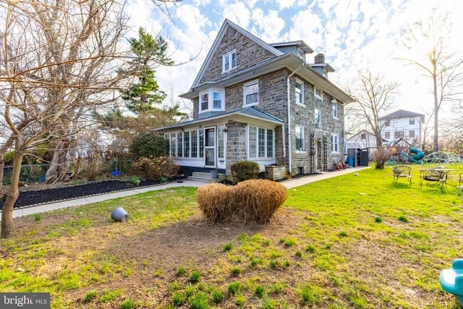 Photo - 2216 Georges Ln
