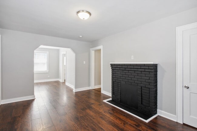 Photo - Large 2 Bedroom/1 Bath Downtown Home Near ...
