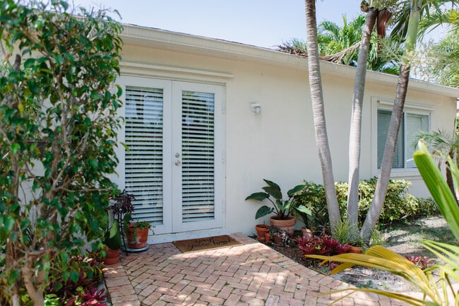 Building Photo - 247 Malverne Rd Unit 247