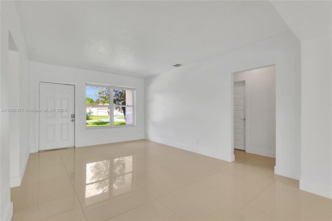 Photo - 1468 NE 118th St