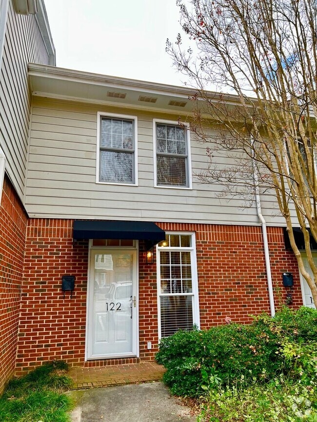 Building Photo - 2 Bedroom Townhome