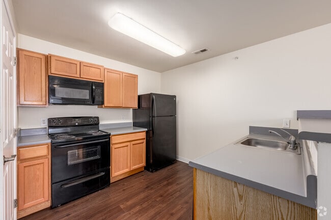 2BR, 2BA - 715SF - Kitchen