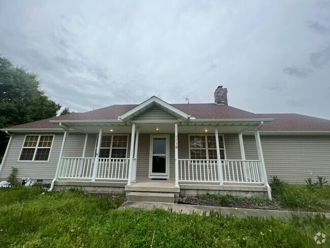 Building Photo - BEAUTIFUL 3 BEDROOM / 2 BATHROOM HOUSE IN ...