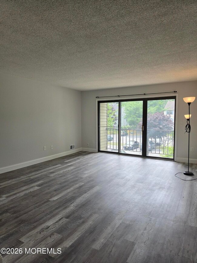 26 Colonial Ct