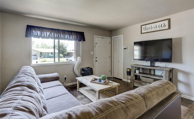 Photo - 830 Zion Dr