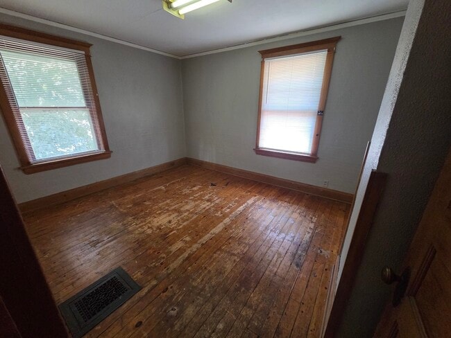 Photo - 204 W Locust St