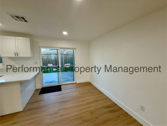 Photo - 3401 Squire Ln Unidad B