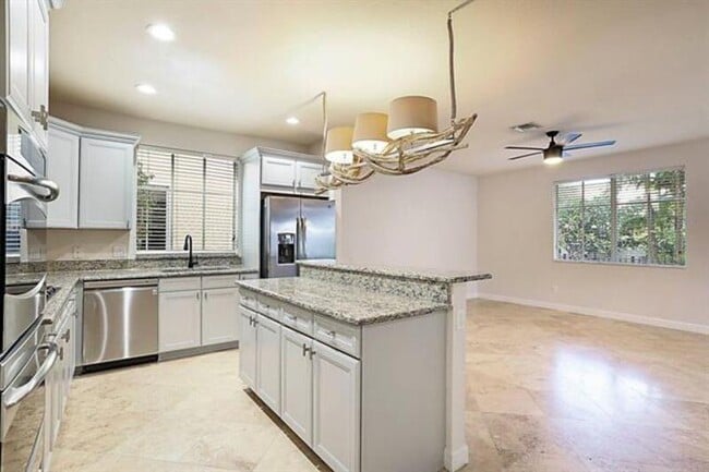 Photo - 105 NW Gardner St