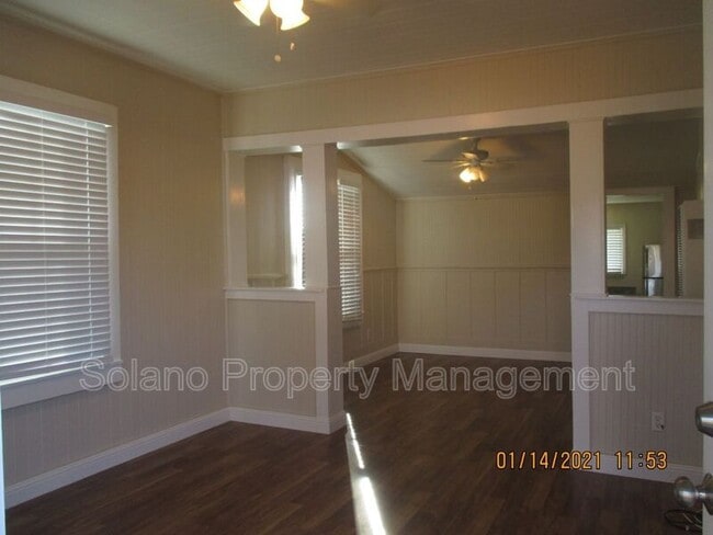 Photo - 721 Broadway St