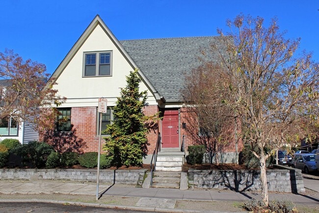 Building Photo - 2703 NW Raleigh St