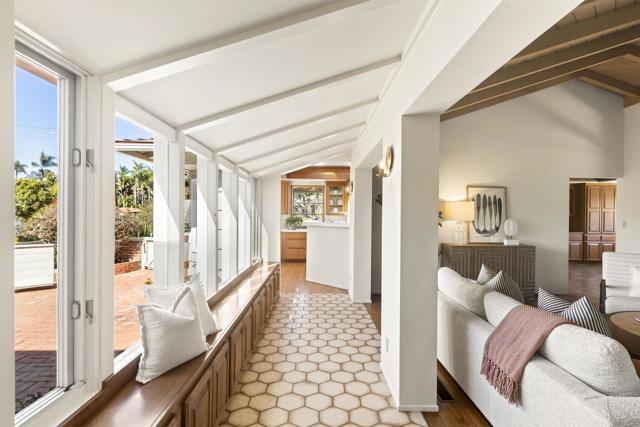 Photo - 1449 Crest Rd