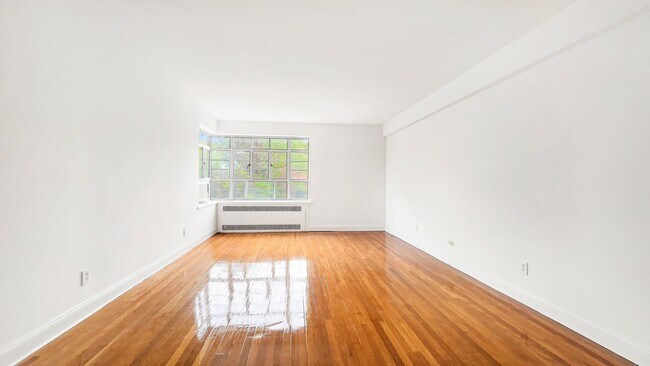 Photo - The Leslie — A Private Garden Enclave for the Modern New Yorker Unidad 25E